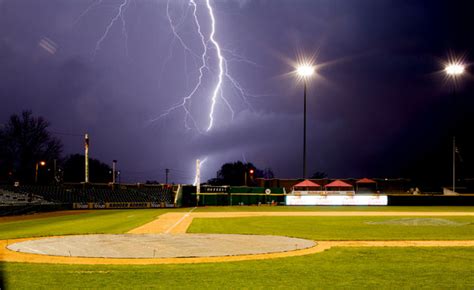 The Weekly Health Quiz Struck By Lightning A Baseball Pioneer And Belly Dancer’s Disease The