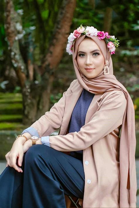 Hijab Fashion Fashion Outfits Hijab Chic Beautiful Hijab Lightroom Poses Casual Figure