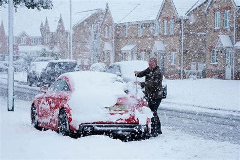 Uk Snow Arctic Blast Brings Snow And Freezing Temperatures To Britain