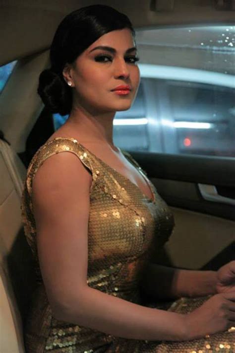 Veena Malik Sizzles In Bold Gold