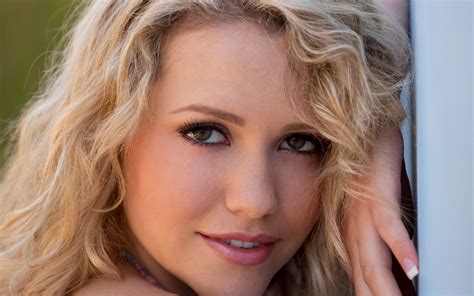 Mia Malkova Face Wallpaper 68228 2560x1600px