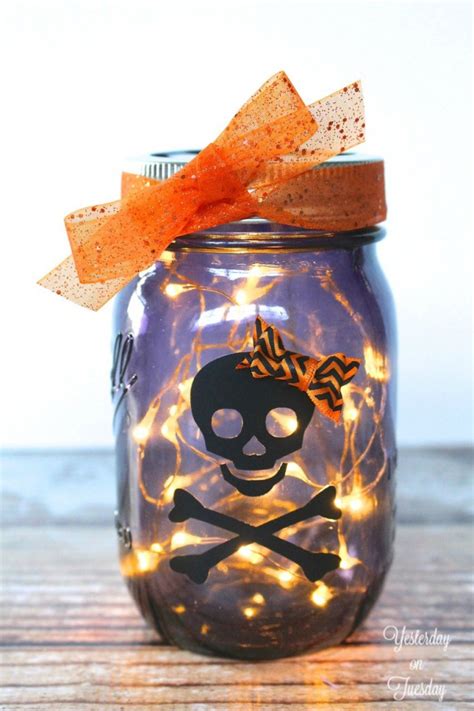 16 Halloween Mason Jar Crafts