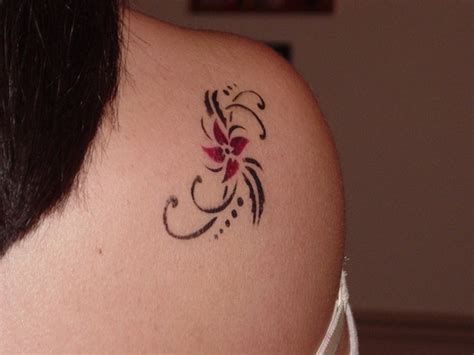 20 Superb Flower Tattoo Designs For Women Sheideas