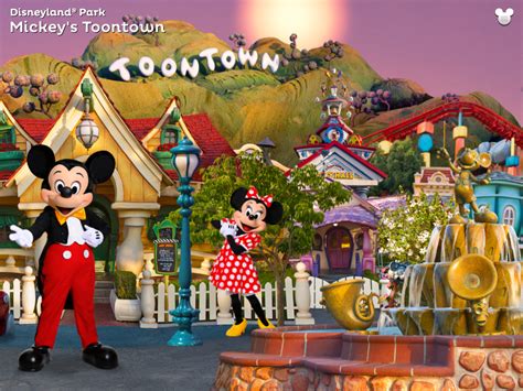 Mickey And Minnie At Mickeys Toontown In Disneyland Paris Disney Mouse