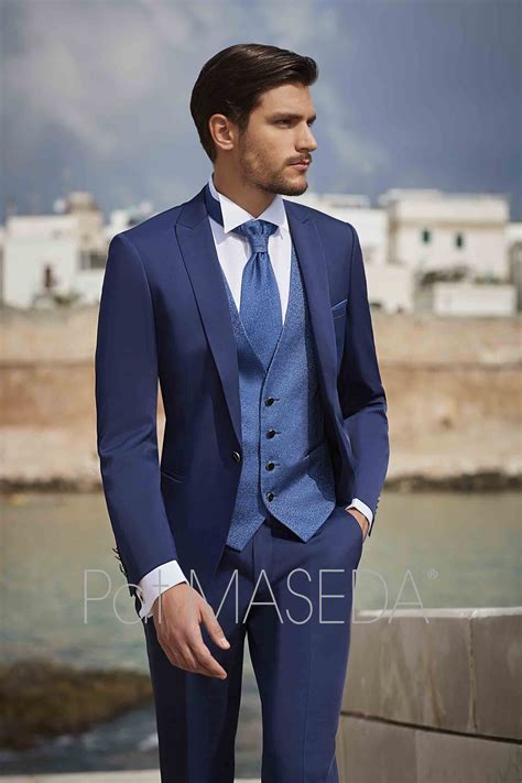 Abiti, completi e tuxedo da uomo giorgio armani realizzati in tessuti pregiati e di alta qualità. Abito da cerimonia uomo. Collezione Eko' Uomo ...