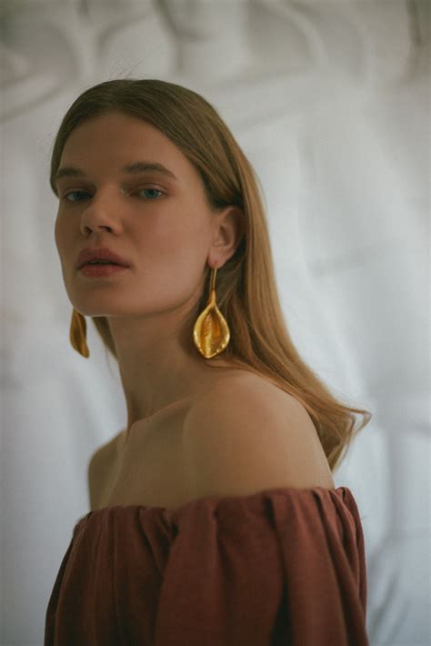 Delia Terracotta Off Shoulder Pleated Midi Dress Undress