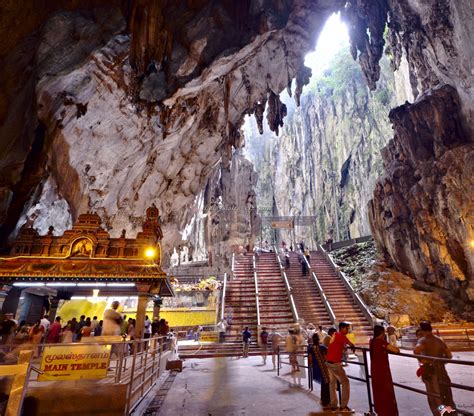 The batu caves were formed as a hindu shrine in 1890 and since then has been the central site in kuala lumpur to celebrate the hindu festival of thaipusam at the end of january/early february. Batu Caves in Kuala Lumpur المعبد الهندي كهوف باتو في ماليزيا
