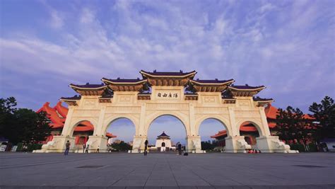Đài tưởng niệm tưởng giới thạch (vi); Chiang Kai-shek Memorial Hall in Stock Footage Video (100% ...