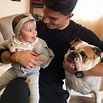 Marc Bartra celebra la Pascua 2016 con su hija Gala y su perra Nina ...