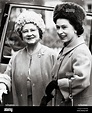 La Regina Elisabetta II e la Regina madre nel 1968 Foto stock - Alamy