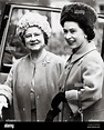 La Regina Elisabetta II e la Regina madre nel 1968 Foto stock - Alamy