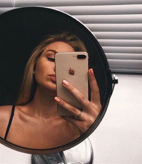 pin by fernanda on baddiez in 2020 mirror selfie poses instagram photo inspiration selfie