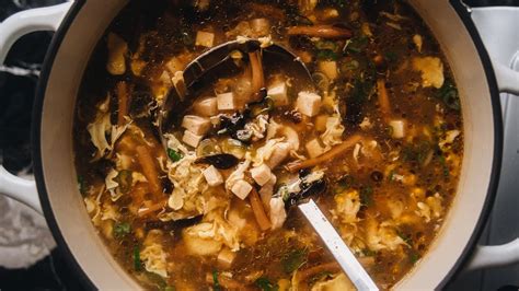 This vegetarian chinese hot and sour soup recipe is restaurant quality! +Yummy Call Hot And Sour Soup Recipie / The secret to this ...