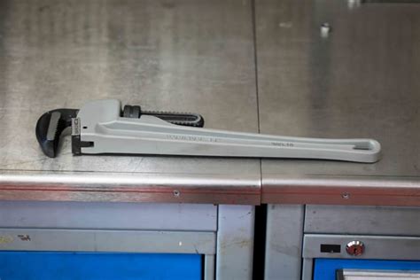 380 18 Bahco Bahco Pipe Wrench 4570 Mm Overall Length 64mm Max Jaw
