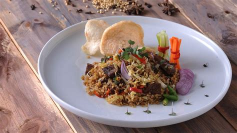 Nasi kebuli asli menggunakan bahan campuran daging kambing. Resep Nasi Kebuli Enak Maknyuss Ala Chef Profesional