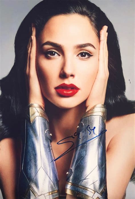 Wonder Woman Gal Gadot Autograph Signed Photo