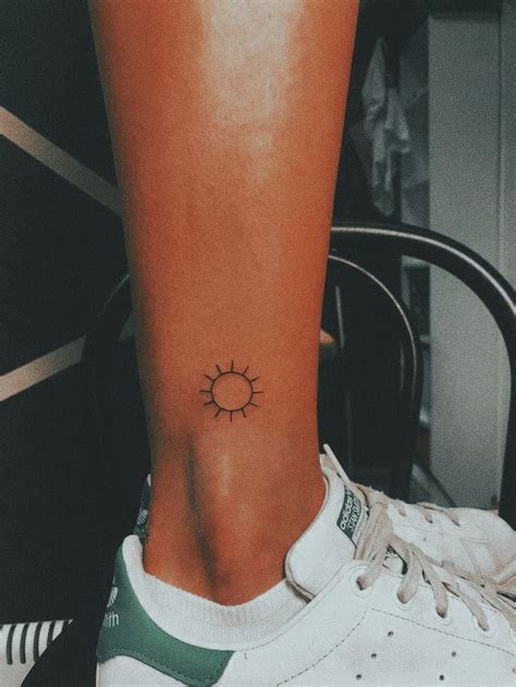 Sonnen Tattoo Klein Sonnentattoo Tattoo Sonne