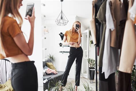 Heres How To Take An Amazing Mirror Selfie Every Time