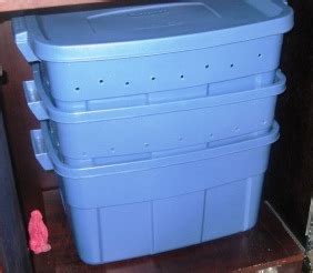 A worm bed for fishing worms is simple to make and requires very few materials. Worm Farm | Five Gallon Ideas
