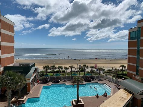 Holiday Inn Suites North Beach Hotel In Virginia Beach Va Room Deals Photos Reviews