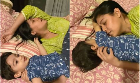 Sunidhi Chauhan And Son Tegh’s Video Singing ‘kaate Nahin Katne’ Is The Cutest Thing You Will