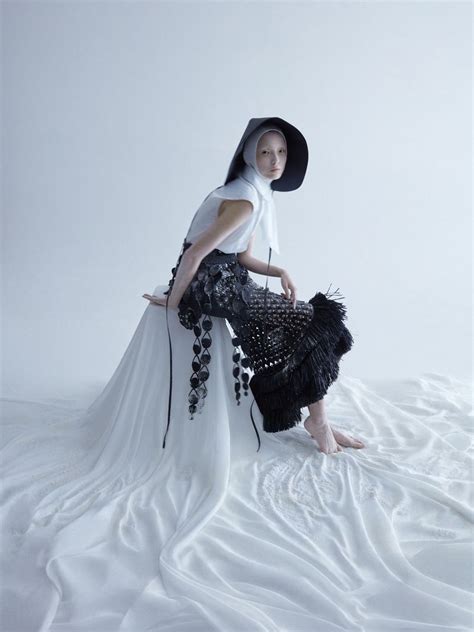 Xiao Wen Ju Elle China Cover Fashion Editoiral