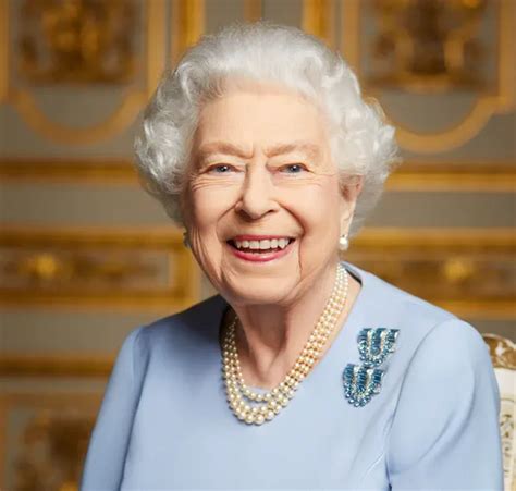Palace Releases Unseen Portrait Of Queen Elizabeth Taken In May Queen Elizabeth II The