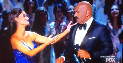 Miss Universo 2015 Le Suelta Un Zasca Brutal A Steve Harvey Un Año Después De Su Embarazoso