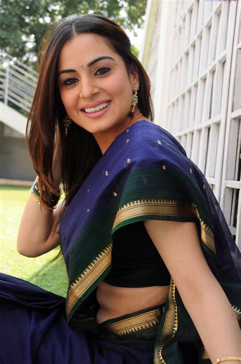 Beauty Galore Hd Shraddha Arya Stunning Hot In Blue Banarashi Saree