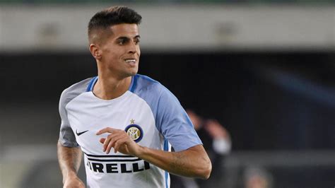 João cancelo valencia cf fifa 16 fifa 18 fifa 17, football transparent background png clipart. Serie A: Juve verpflichtet Portugiesen Joao Cancelo für 40 ...