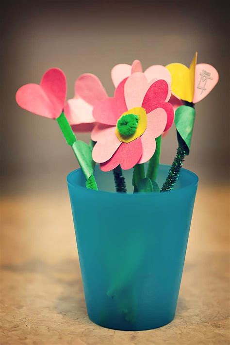 Entertain your toddlers and preschoolers with these craft ideas! Flower Craft Activities for Preschoolers ~ Creativehozz ...