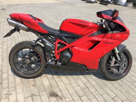 The 848 evo is the lightest superbike ever built by ducati. Ducati 848 EVO 848 cm3, 2014 god.