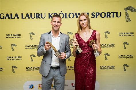 She competed in the 4 × 400 m relay at the 2012 and 2016 summer olympics as well as two world champ. Iga Baumgart-Witan i Marcin Lewandowski wyróżnieni na gali ...