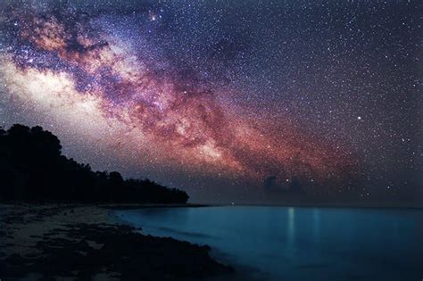 Incredible Photograph Of The Milky Way Rising Over The Sea