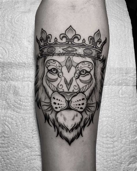 Lion With A Crown Tattoo Tattoogrid Net