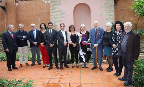 Pilar Roig Rep La Medalla Dhonor Del Consell ValenciÀ De Cultura Cvc