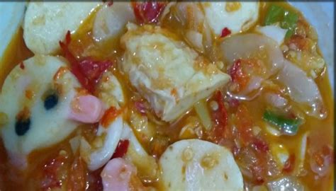 Made of wet krupuk (traditional indonesian crackers) cooked with protein sources (egg, chicken, seafood or beef) in spicy sauce. Jenis Usaha Kuliner yang Laris Manis Dengan Modal Kecil