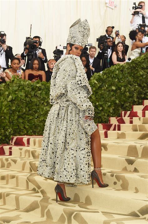 Rihanna At 2018 Heavenly Bodies Fashion And The Catholic Imagination