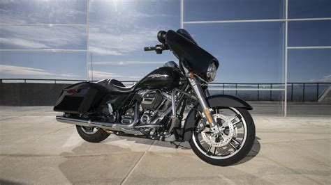 The street glide special also comes standard with harley's new reflex linked abs brakes (optional on the base street glide). 2018 Harley-Davidson Street Glide / Street Glide Special ...