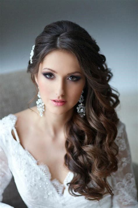 For medium length wedding hairstyle with veil use extensional curls to achieve a glamorous big day look. Hairstyles With Veil Half Down Wedding Hair Half Up Half ...
