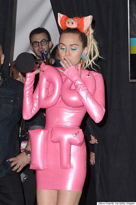 Mtv Vmas 2015 Miley Cyrus Dons Series Of Revealing Outfits As She