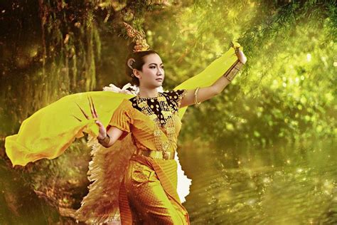 Princess Kinnaree Manorah Princess Thai Traditional Dress Traditional Dresses