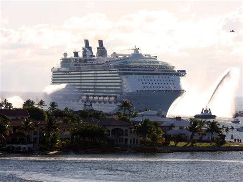 One Of The Worlds Largest Cruise Ships Business Insider