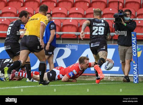 Dan Sarginson Of Salford Red Devils Goes Over For A Try Stock Photo Alamy