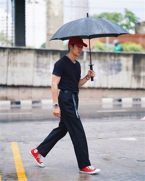 nut rattanamongkol on instagram “ฝนตกให้เก็บผ้า แต่ถ้าอยู่กับคนไร้ค่า ให้เก็บผ้ามาหาพี่