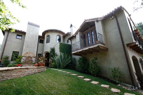 Commonly, ceilings are one of the most neglected parts of your bedroom. Spanish Dining Room, Spanish Style Home - Demejico