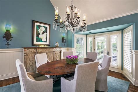 This new take on blue and white feels modern and far from being boring and overdone. Layers of Casual Elegance | Interior design, Home decor ...