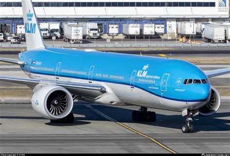 Ph Bvv Klm Royal Dutch Airlines Boeing 777 300er Photo By X Pan Id