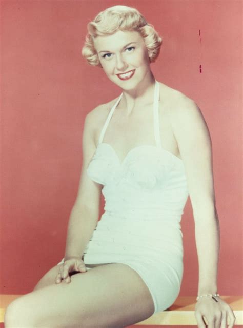 30 Wonderful Color Photographs Of Doris Day Americas Box Office Sweetheart Of The 1950s And