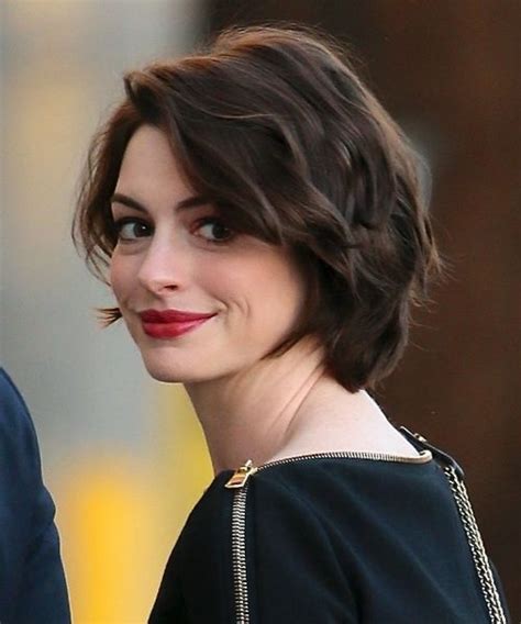 Celebrities With Short Hair 2018 Anne Hathaway On Stylevore